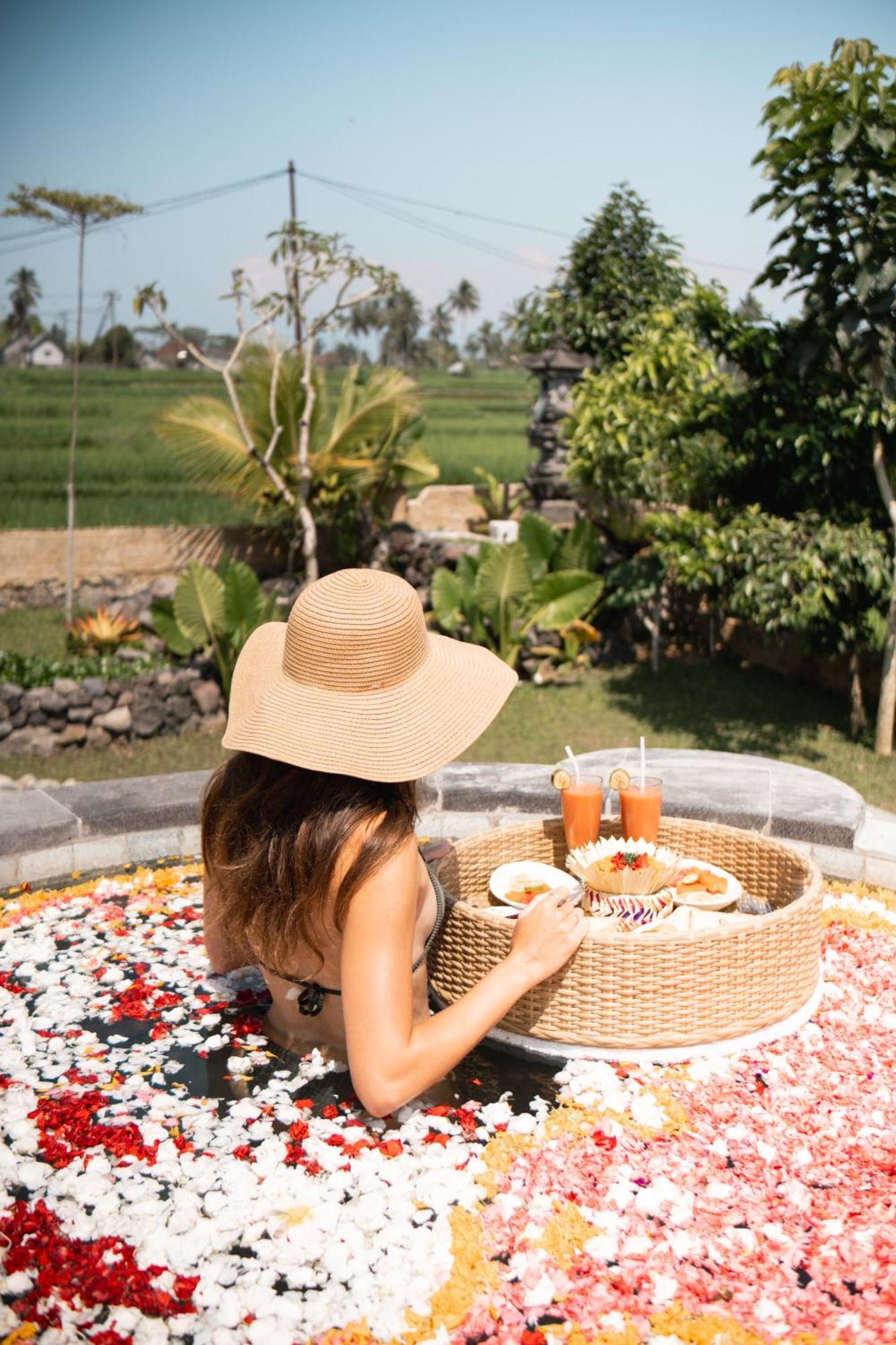 The Nenggala Suite เตกากาลัง ภายนอก รูปภาพ