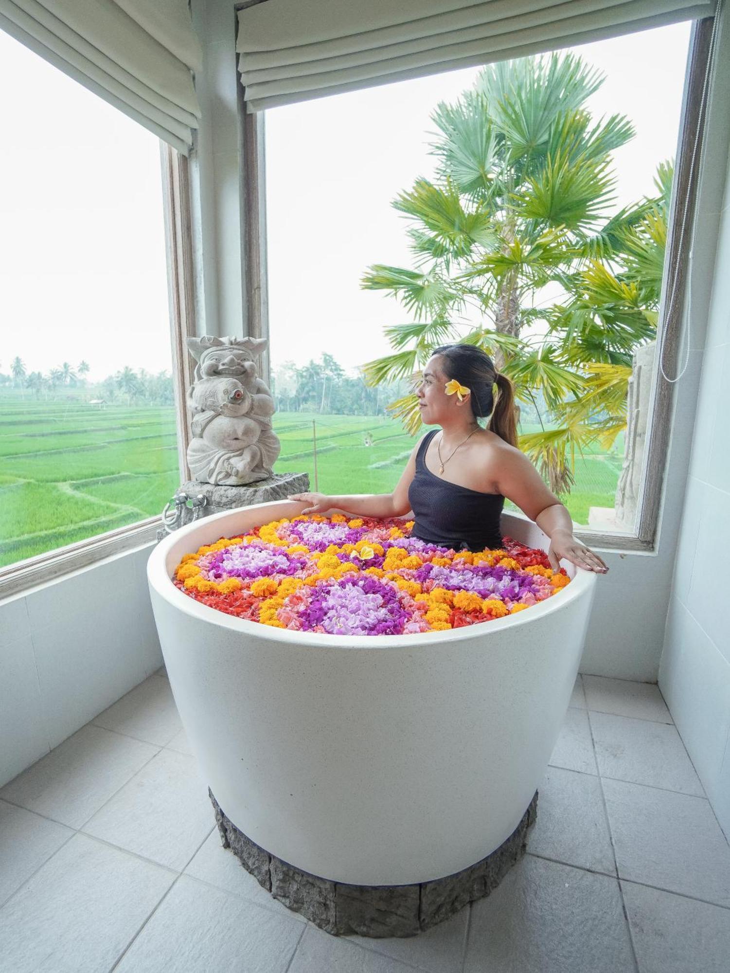 The Nenggala Suite เตกากาลัง ภายนอก รูปภาพ